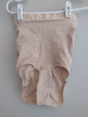 SKIMS Seamless Sculpt High-waisted Brief Size S/M